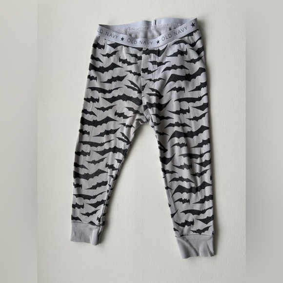 Old Navy unisex print pijama set bat Halloween pattern for toddler. Size 2T. - Picture 6 of 8